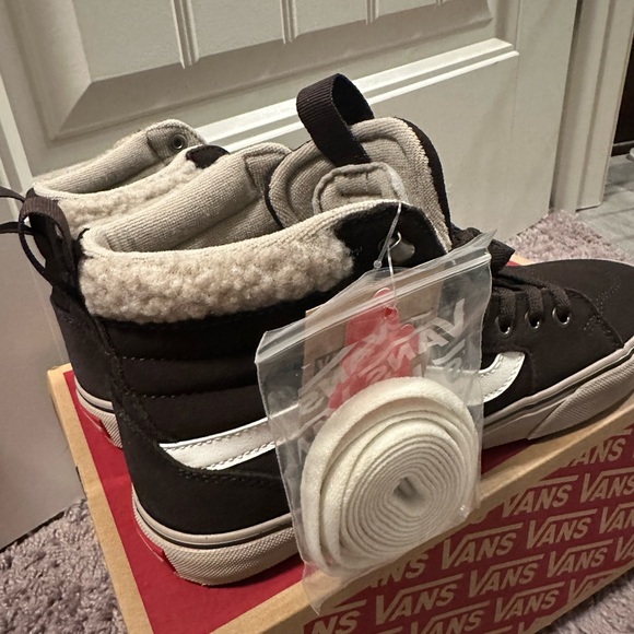 BNIB Filmore Hi VansGuard women's suede high-top shoes, 8. Brown - Picture 8 of 15